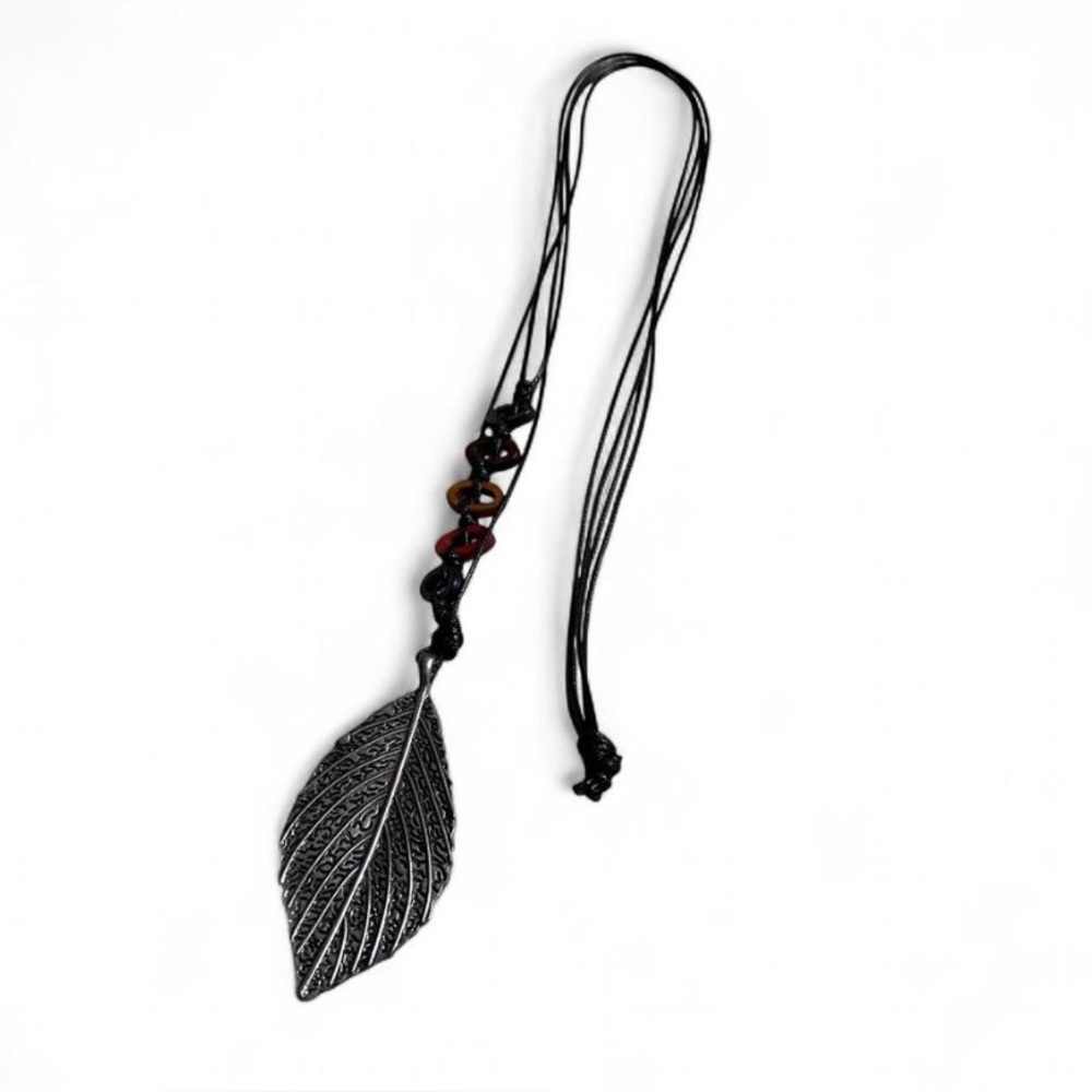 Pendant Leaf Necklace